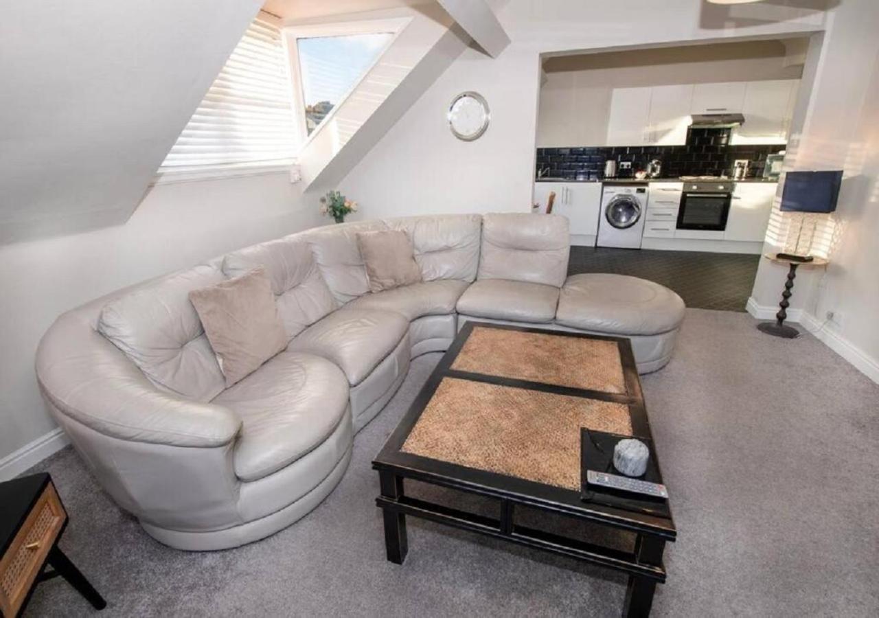 Sandmartin - Top Floor 3-Bed Apartment Sea Views & Parking Скарборо Екстер'єр фото