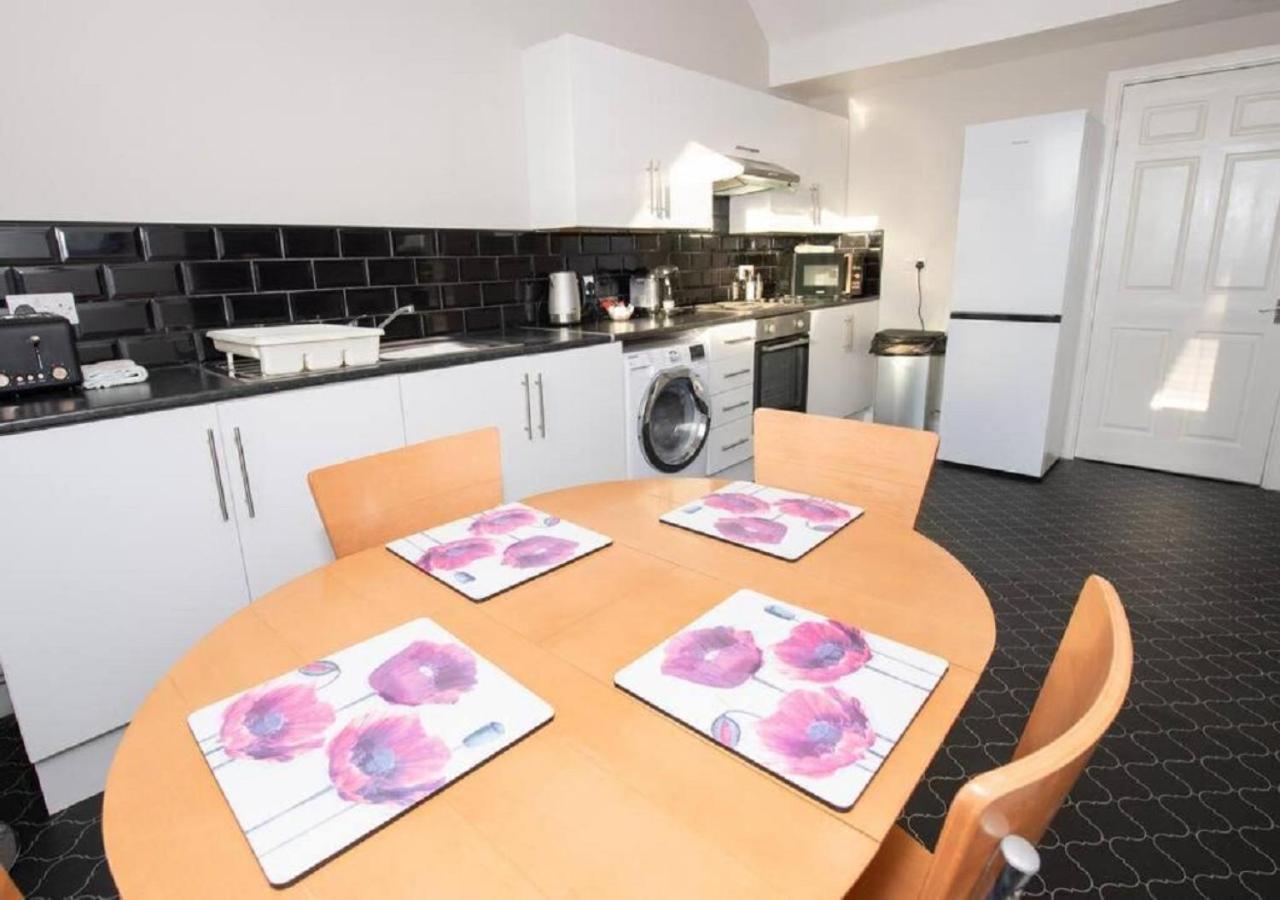Sandmartin - Top Floor 3-Bed Apartment Sea Views & Parking Скарборо Екстер'єр фото